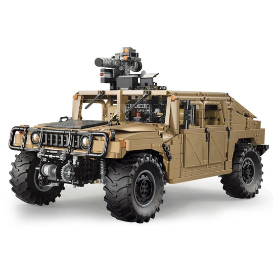 CaDA 1:8 Scale Humvee Off-Road Vehicle (Non-Motorized) Brick Building Set 3,935 Pieces