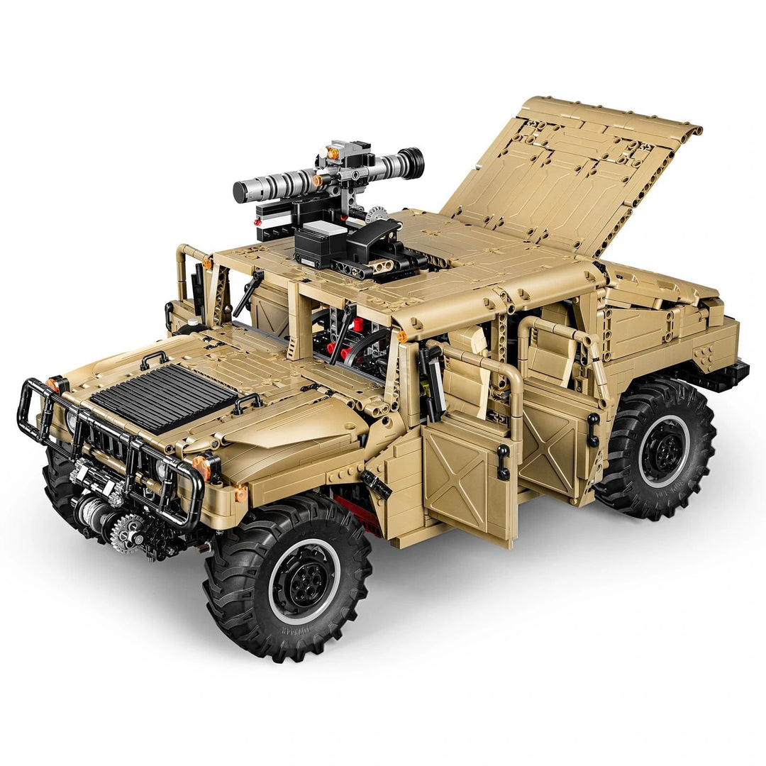 CaDA 1:8 Scale Humvee Off-Road Vehicle (Non-Motorized) Brick Building Set 3,935 Pieces