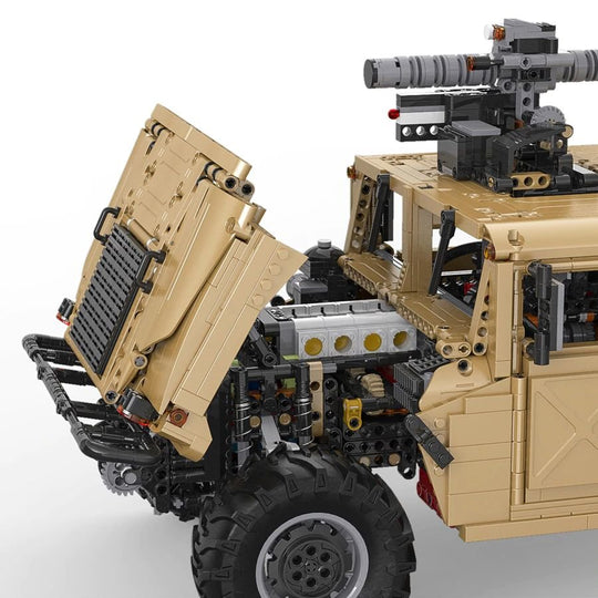CaDA 1:8 Scale Humvee Off-Road Vehicle (Non-Motorized) Brick Building Set 3,935 Pieces