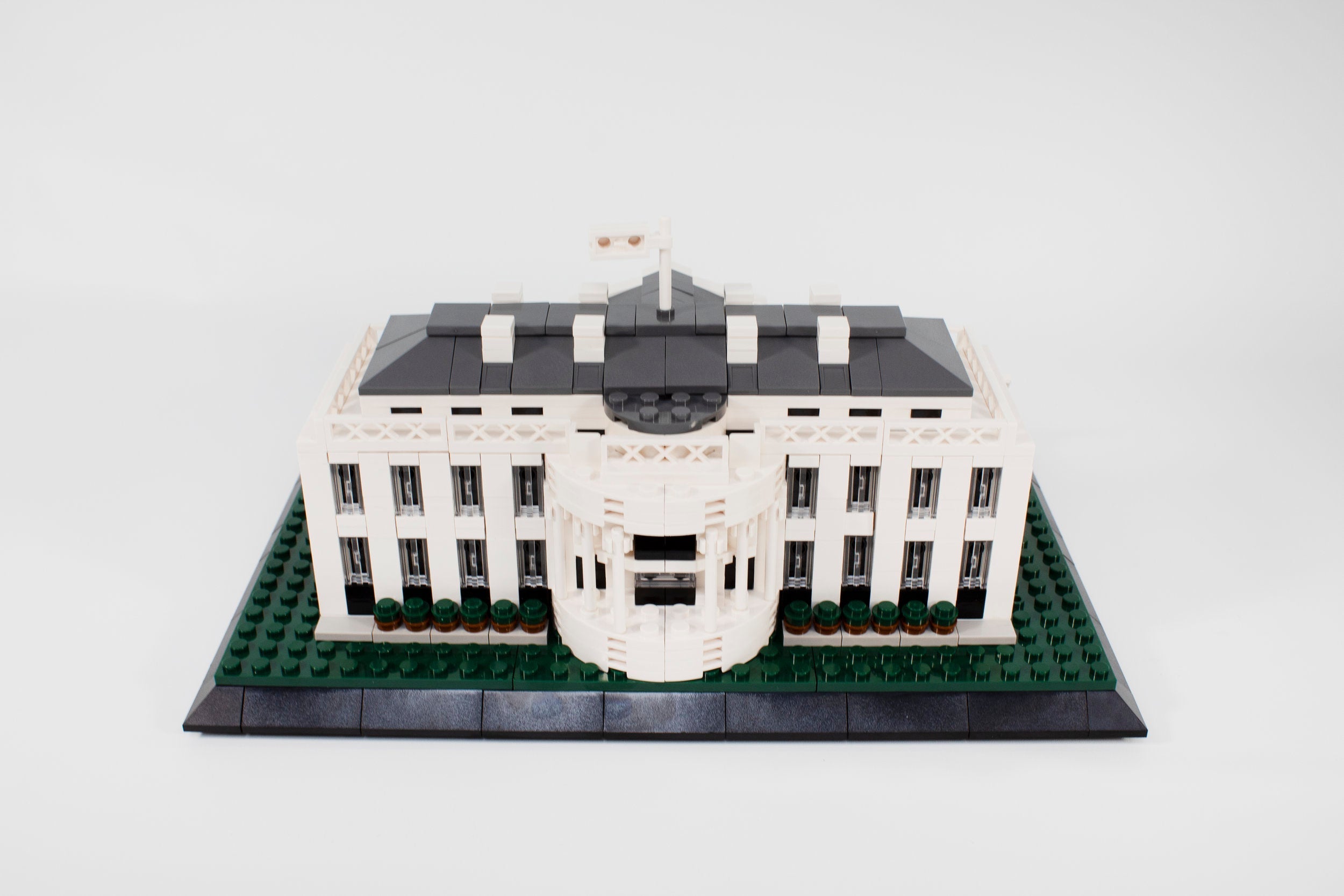 Oxford White House Brick Set – 930-Piece U.S. Landmark Model for History & Architecture Lovers