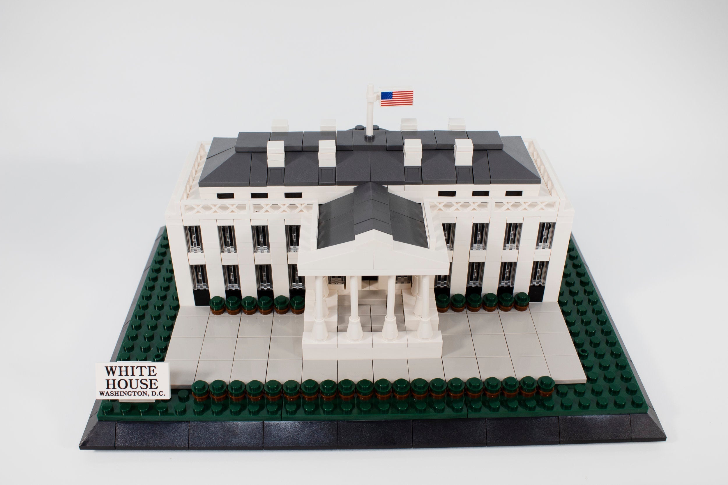 Oxford White House Brick Set – 930-Piece U.S. Landmark Model for History & Architecture Lovers