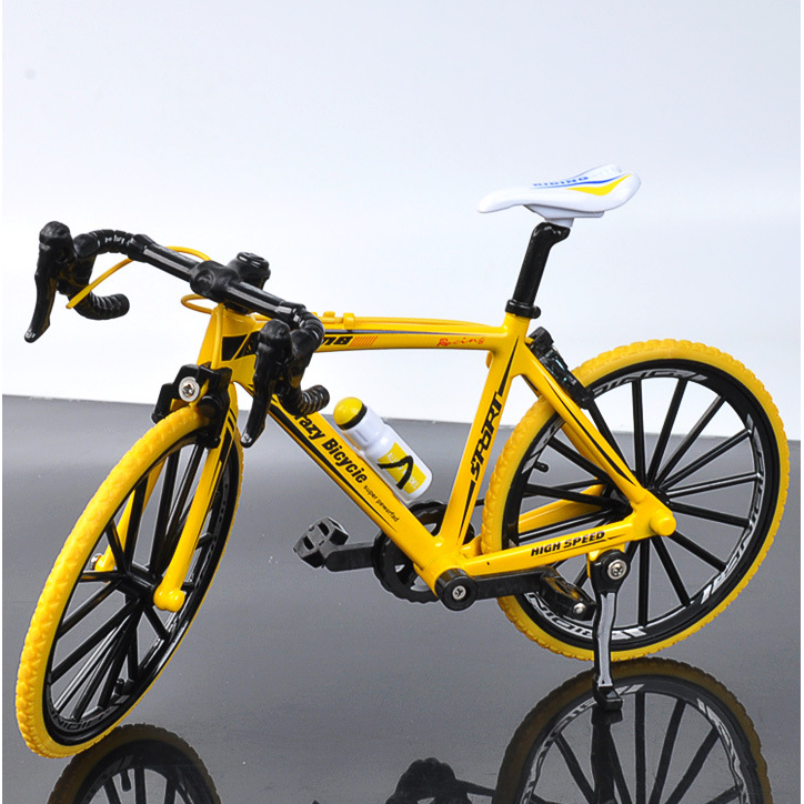 1/8th Scale Decorative Bike Accessory for RC Crawlers, Garages, Trailers, and Dioramas