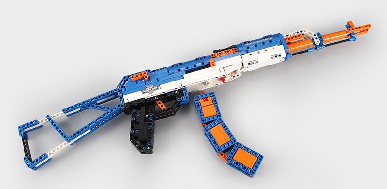CaDA Model Assault Rifle Brick Building Set 498 Pieces
