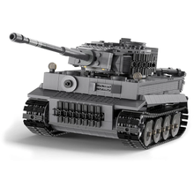 Load image into Gallery viewer, CaDA Masters WWII German Tiger Tank Remote Controlled Brick Building Set 925 Pieces
