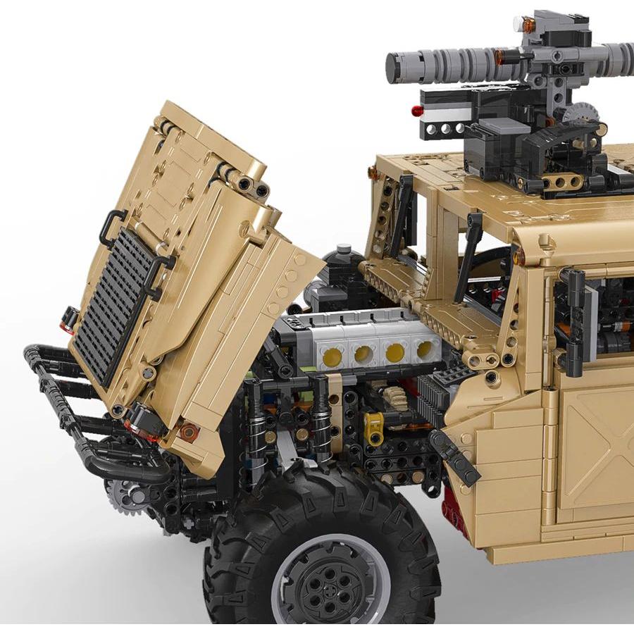 CaDA 1:8 Scale Humvee Off-Road Vehicle (Non-Motorized) Brick Building Set 3,935 Pieces